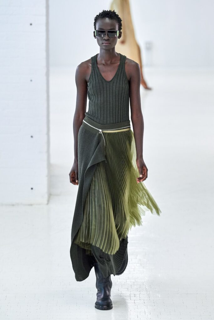 PLEATS THANK YOU β HELMUT LANG