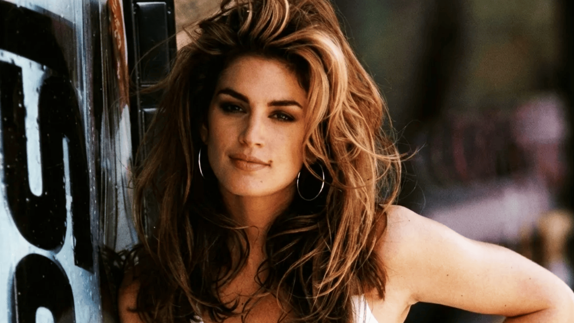 Voluminous 90s-inspired blowout with big root lift, layered waves, and a tousled, full-bodied finish
