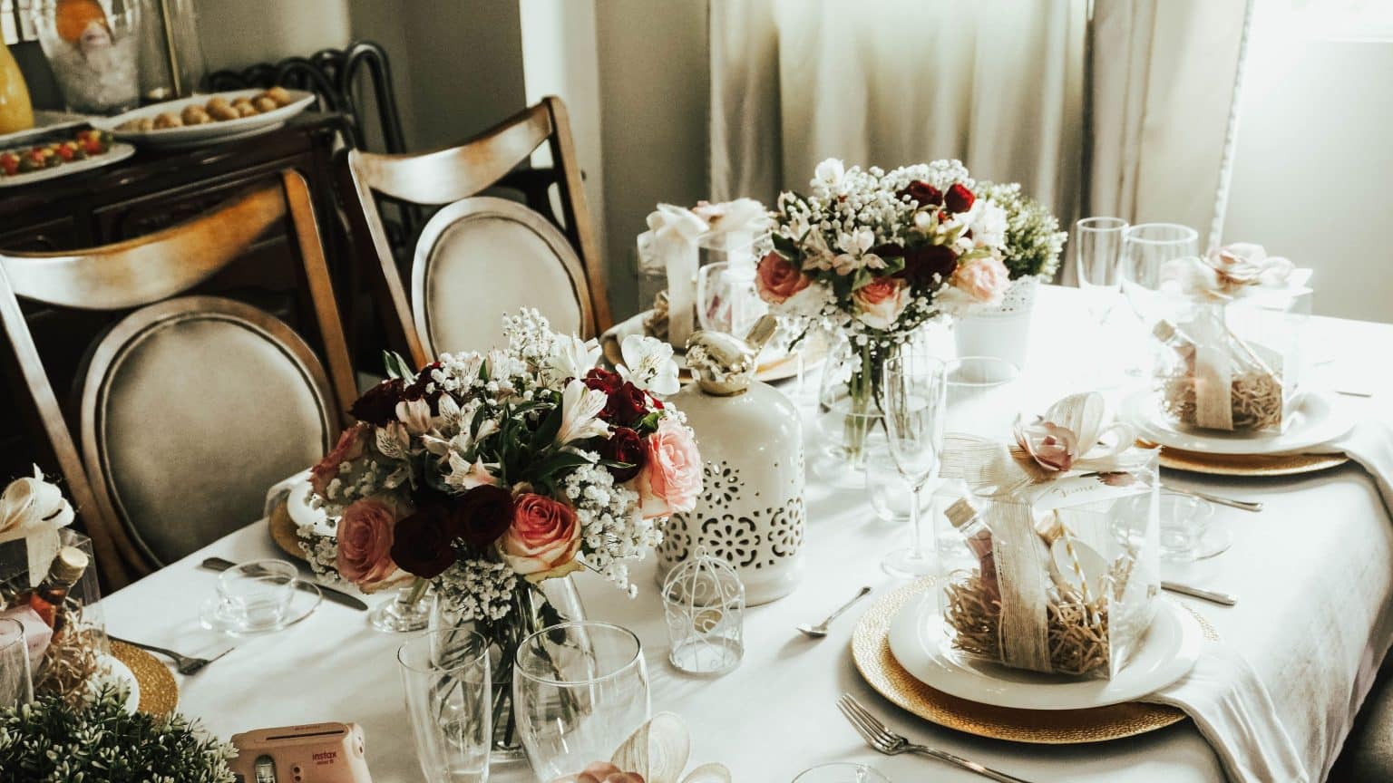How to Host a Chic Dinner Party Inspired by Iconic Fashion Trends