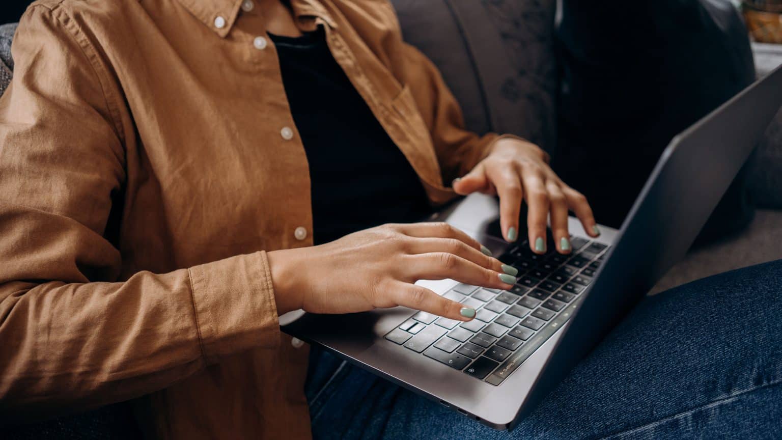 Trending Topics in the Online E-Commerce World