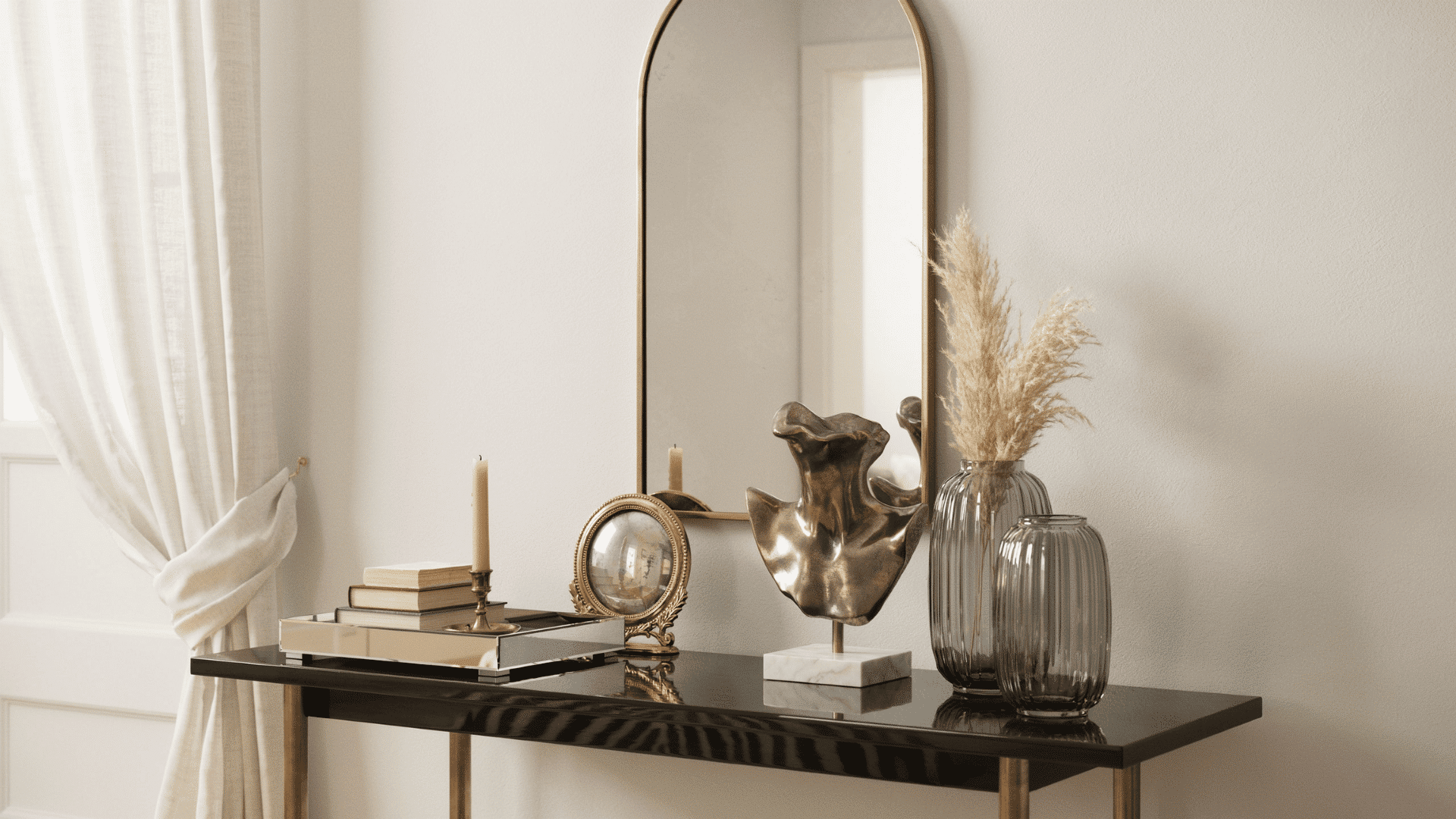 mirror-vase-and-finishing-pieces