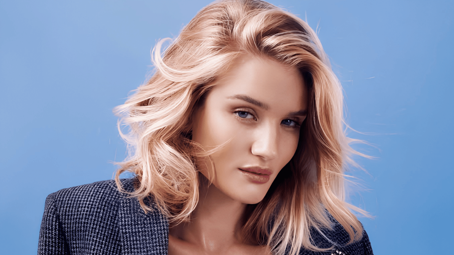 Rosie Huntington-Whiteley with a wavy lob framing her heart-shaped face.