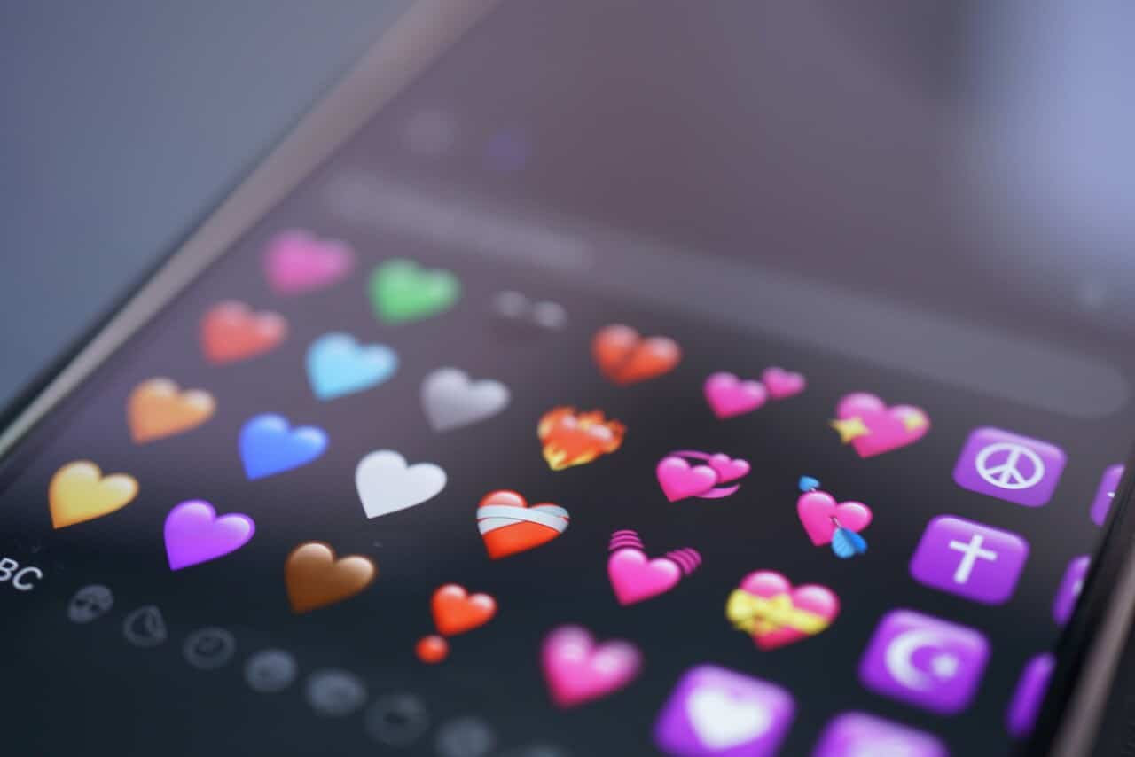 A Safety-First Guide to Online Dating for Women